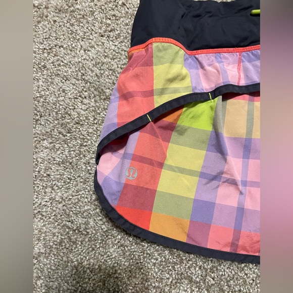Lululemon Groovy Run shorts plaid size 10 - Picture 3 of 4